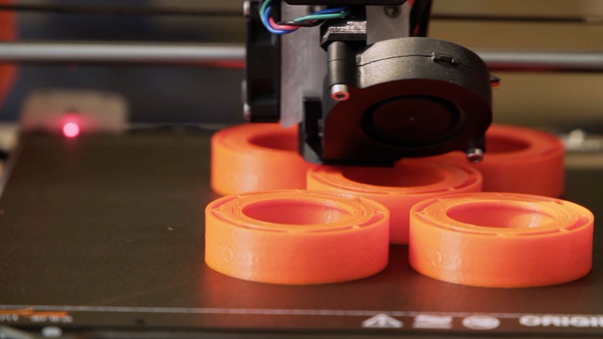 3D tisk v pěti osách. Bude rychlejší a levnější, tvrdí vědci